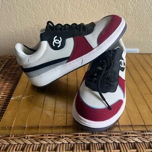 NIB Chanel, black burgundy, white sneaker tennis shoe workout🖤❤️🖤 running shoe